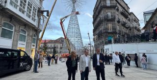 Instalación del Árbol de Navidad de Vigo