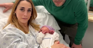 Coral Conde Cid con sus padres